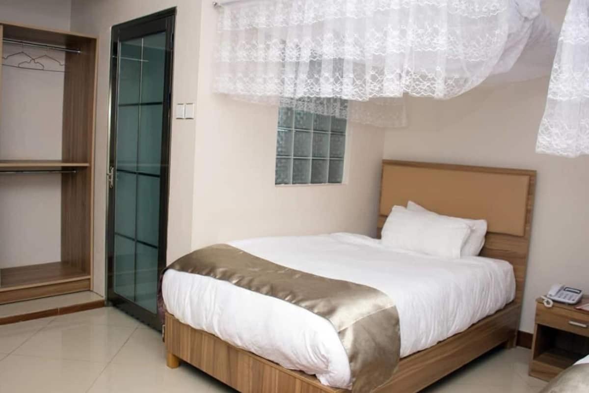 Santa Maria Hotel Entebbe Exterior photo